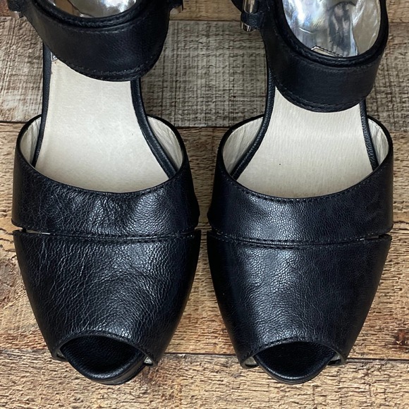 Michael Kors Black Leather Peep Toe Heels Back Zip Size 10 - Picture 2 of 14